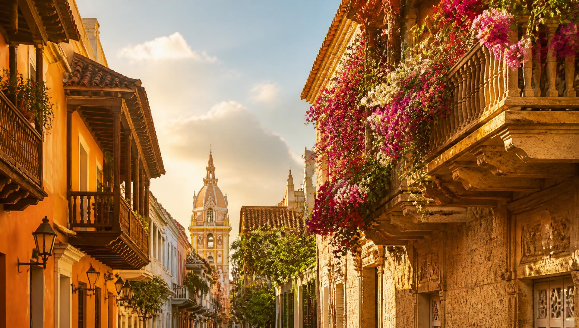 Golden light on balconied colonial streets in Cartagena, Colombia